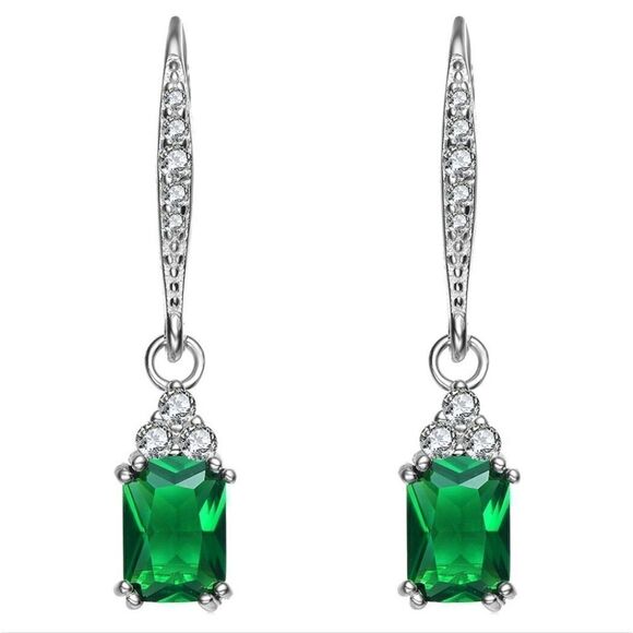 GENEVIVE Sterling Silver CZ Earrings - Picture 1 of 5